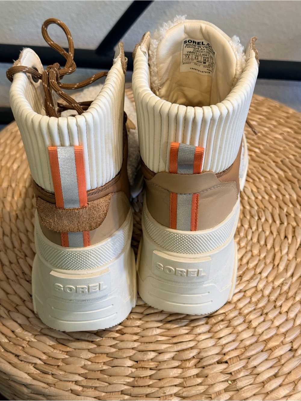 Sorel Women's Cream and Tan Sherpa Lace-Up Boots - Picture 5 of 9